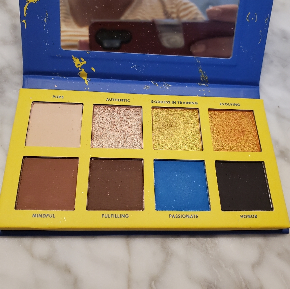 Chella eyeshadow palette